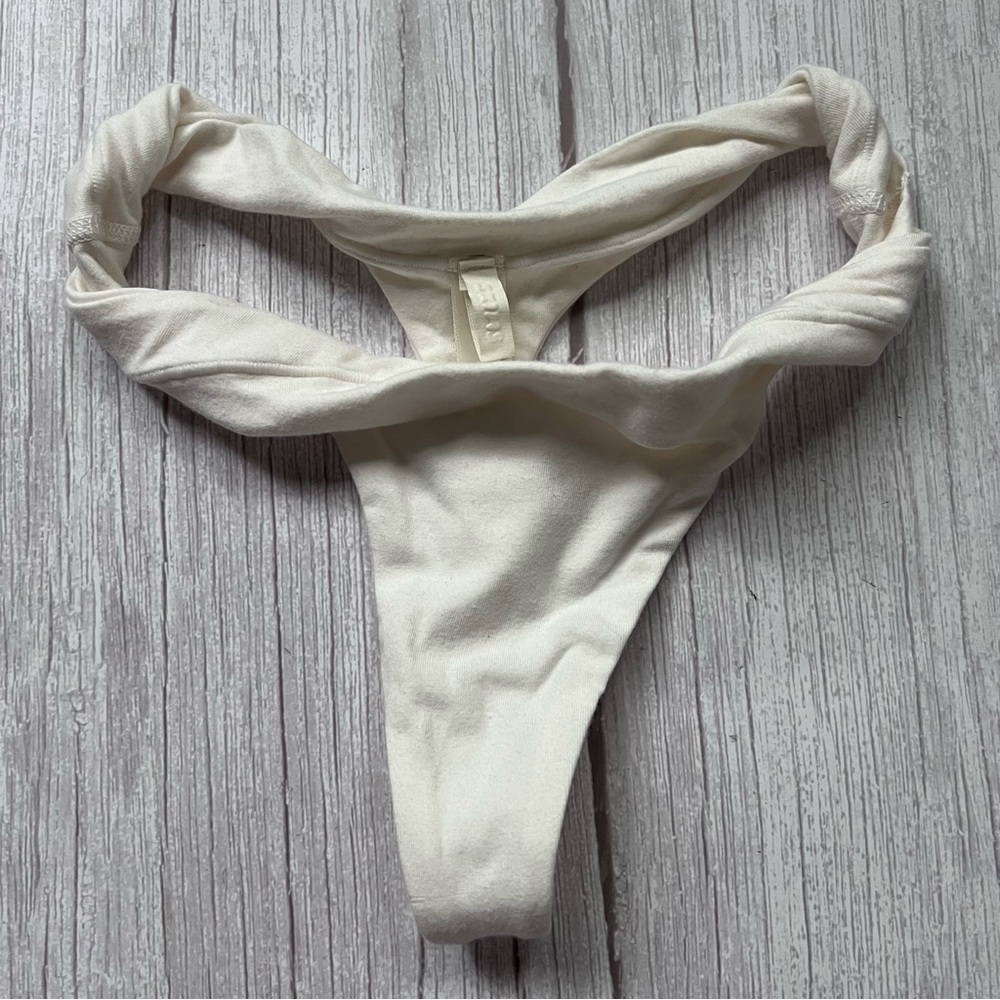 SKIMS Cream Twisted-Waist Thong